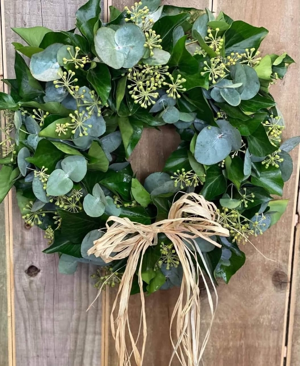 Ivy A beautiful wreath to adorn your front door